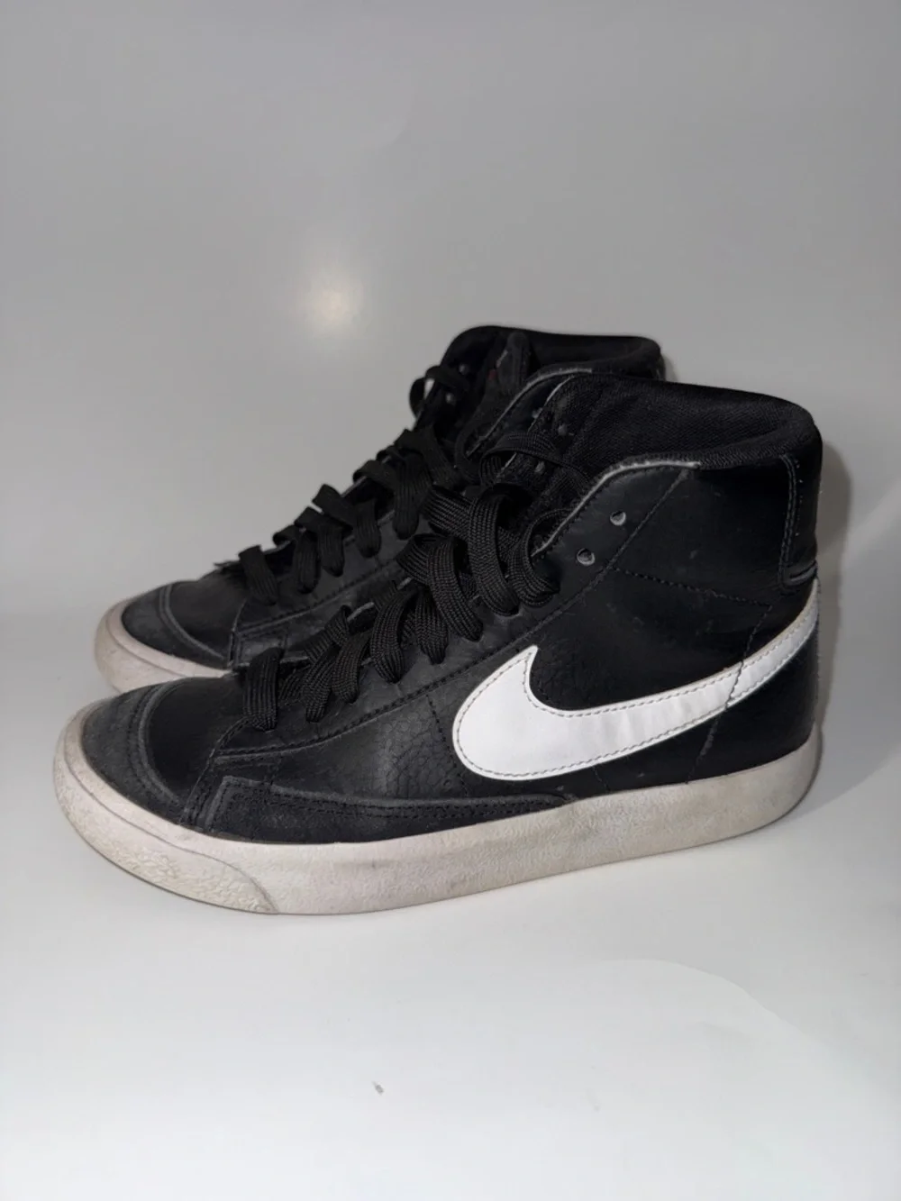 Nike Blazer Mid '77 Vintage sneakers black and white youth size 4